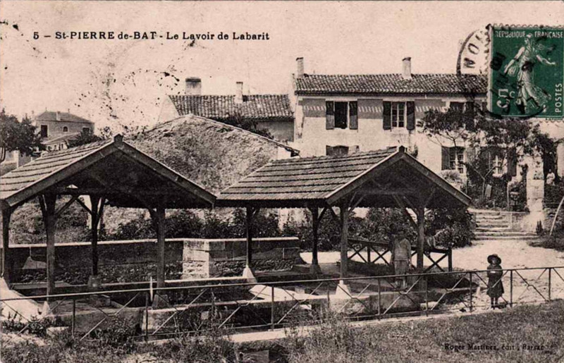 Carte postale ancienne Saint-Pierre-de-Bat - Lavoir 1