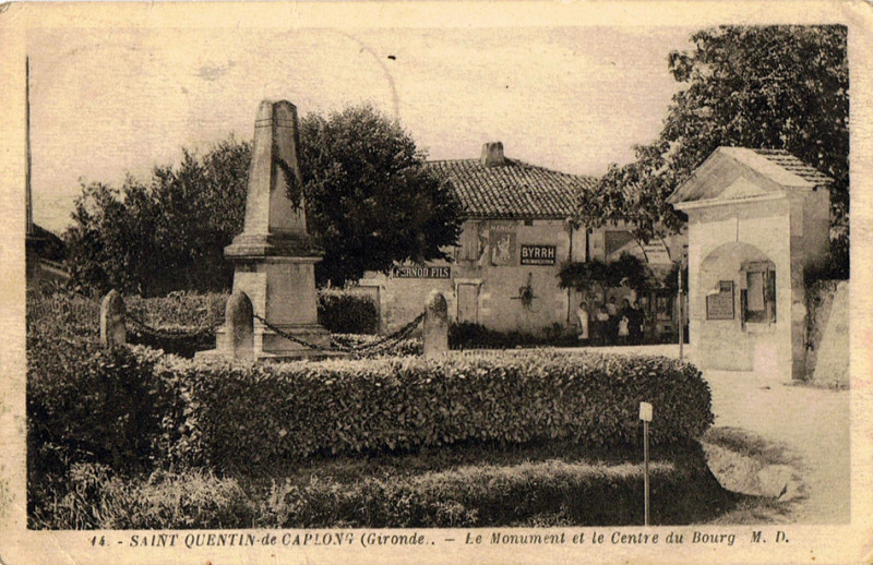 Carte postale ancienne Saint-Quentin-de-Caplong - monument aux morts
