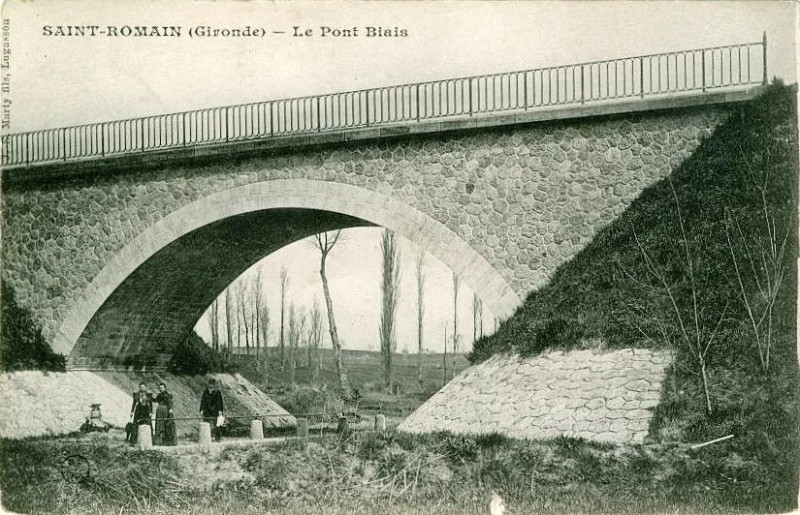 Carte postale ancienne Saint-Romain-la-Virvée - pont