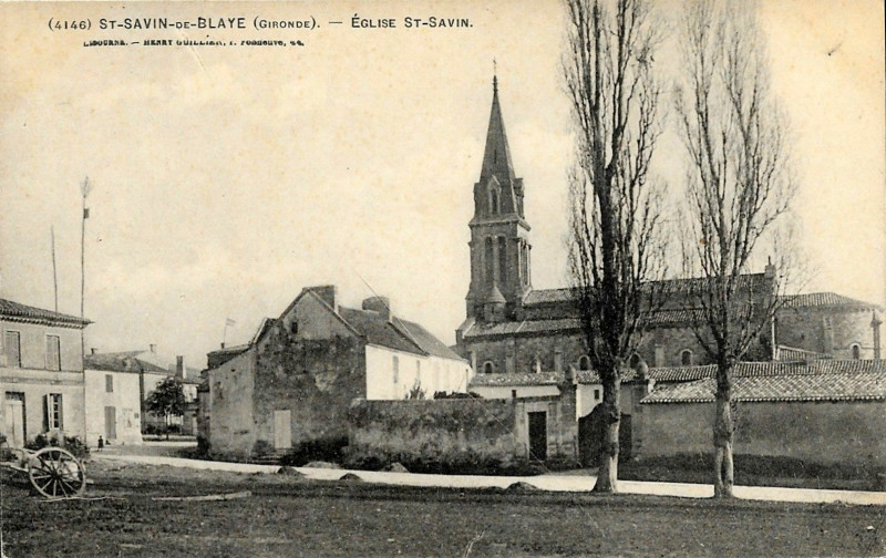Carte postale ancienne Saint-Savin - église 2