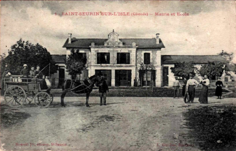 Carte postale ancienne Saint-Seurin-sur-l'Isle - Mairie 1