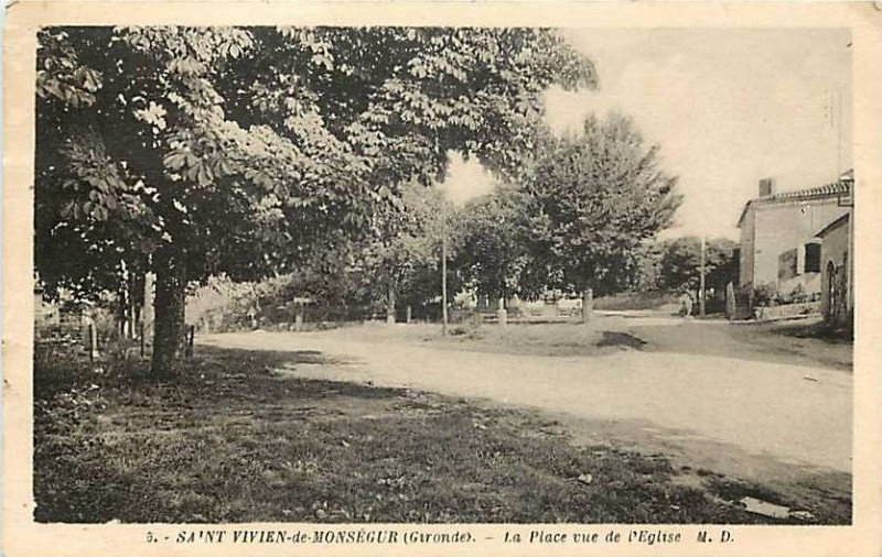 Carte postale ancienne Saint-Vivien-de-Monségur - bourg 1