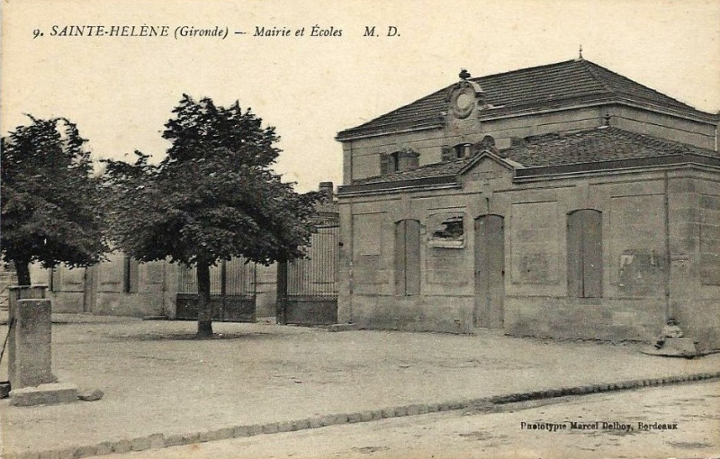 Carte postale ancienne Sainte-Hélène - bourg 2