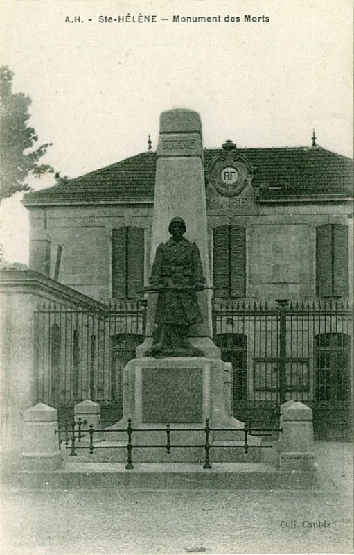 Carte postale ancienne Sainte-Hélène - monument aux morts