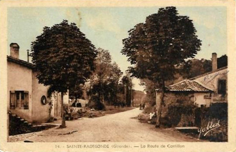 Carte postale ancienne Sainte-Radegonde - bourg 2