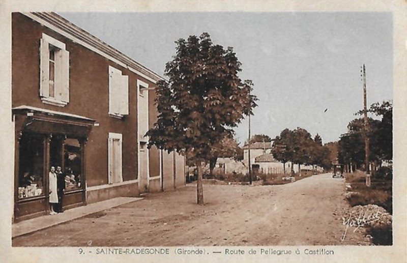 Carte postale ancienne Sainte-Radegonde - bourg 3
