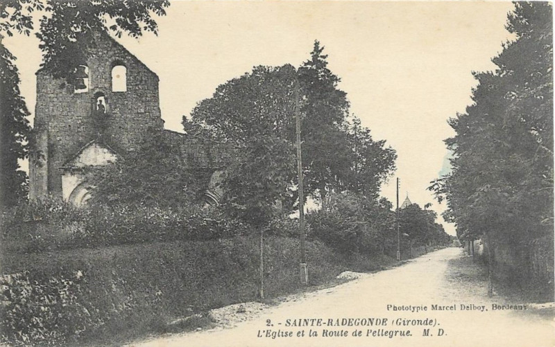 Carte postale ancienne Sainte-Radegonde - bourg 6