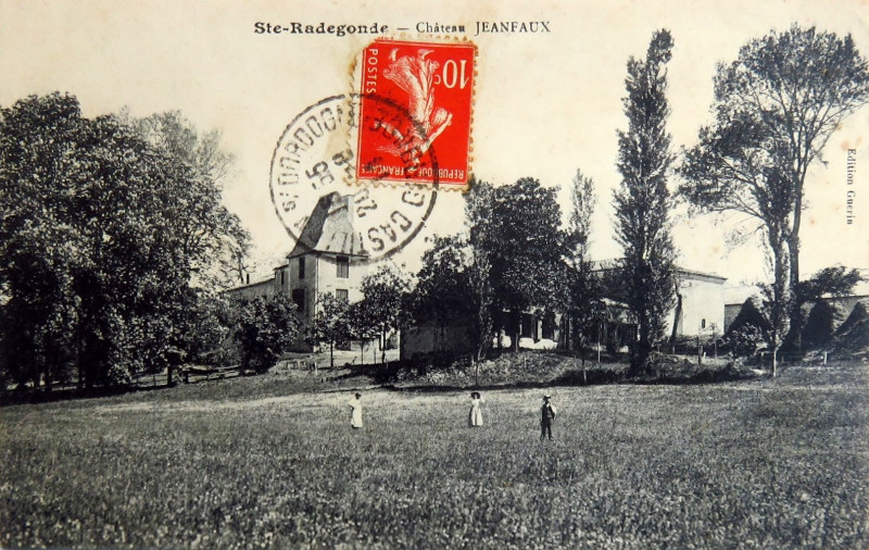 Carte postale ancienne Sainte-Radegonde - château Jeanfaux