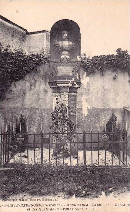 Carte postale ancienne Sainte-Radegonde - mémorial à Oscar Géreau 3
