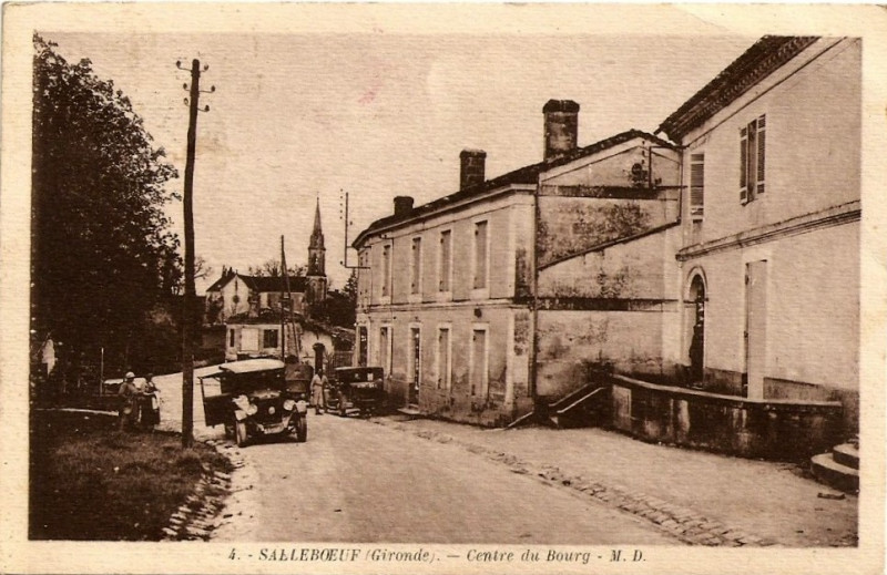 Carte postale ancienne Salleboeuf centre bourg 1