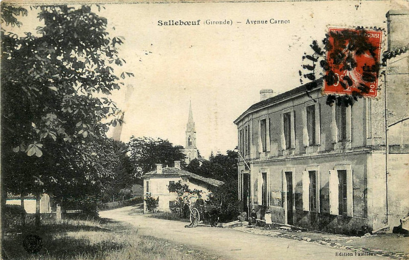 Carte postale ancienne Salleboeuf centre bourg 3