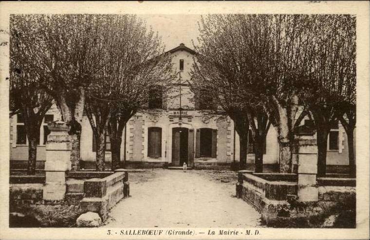 Carte postale ancienne Salleboeuf Mairie 2