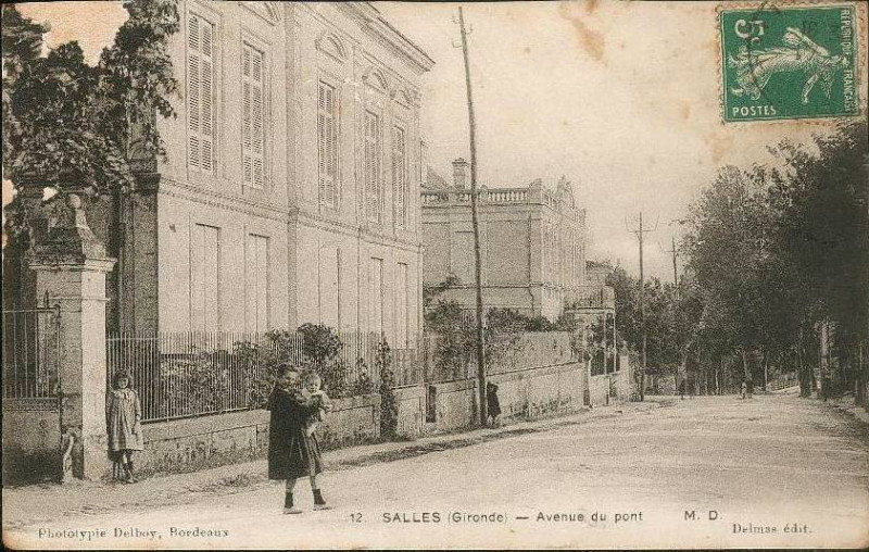 Carte postale ancienne Salles - avenue du pont 1