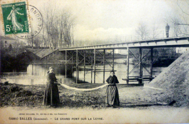 Carte postale ancienne Salles - La leyre 1
