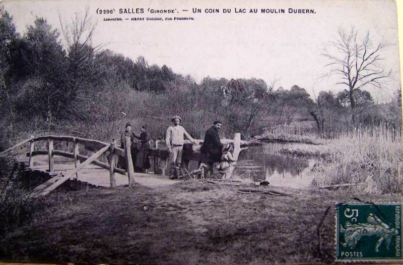 Carte postale ancienne Salles - Le lac 1