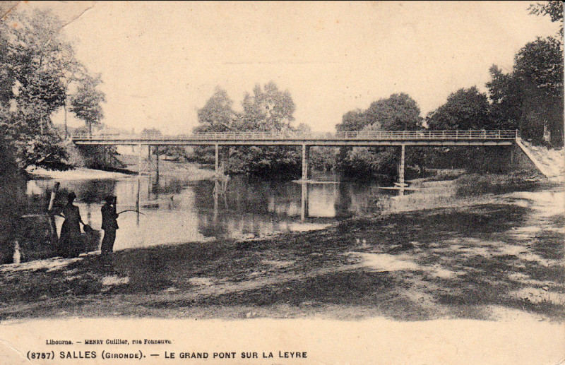 Carte postale ancienne Salles - pont 1