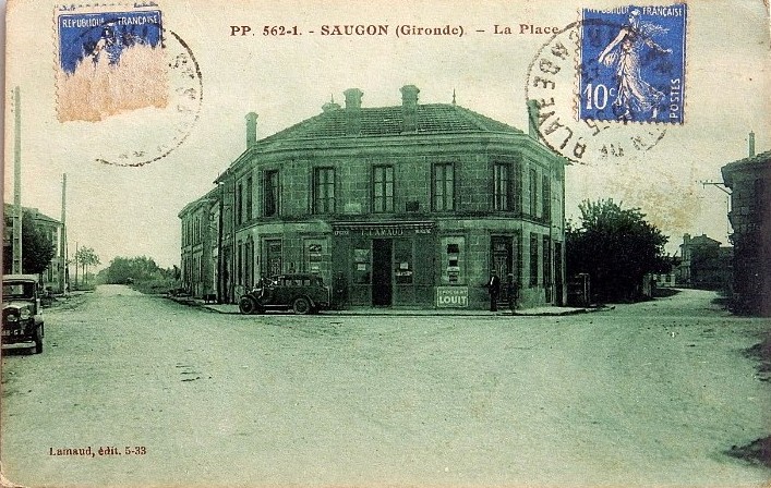 Carte postale ancienne Saugon - La Place