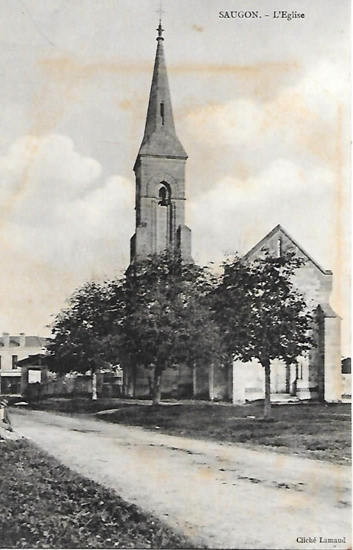 Carte postale ancienne Saugon - église 1