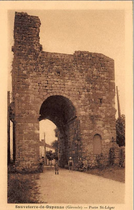 Carte postale ancienne Sauveterre-de-Guyenne - Porte Saint-Léger 1a
