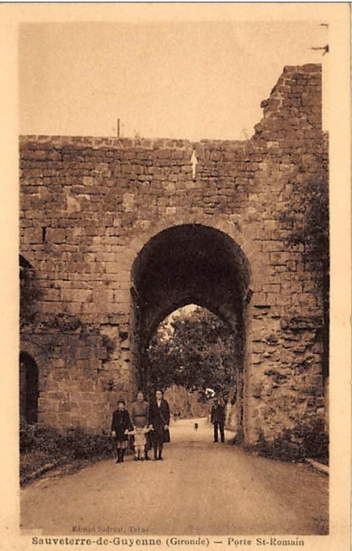 Carte postale ancienne Sauveterre-de-Guyenne - Porte Saint-Romain 1