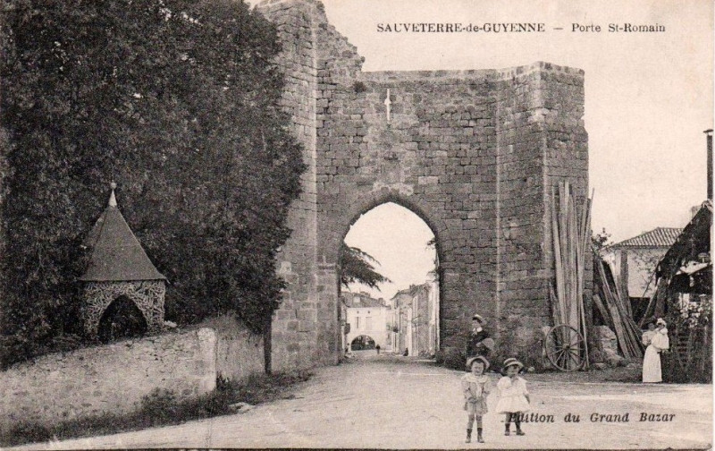Carte postale ancienne Sauveterre-de-Guyenne - Porte Saint-Romain 2