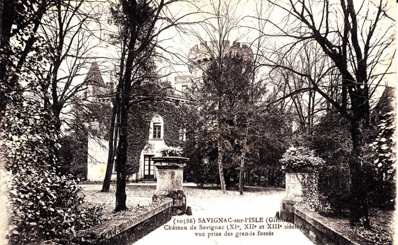 Carte postale ancienne Savignac-de-l'Isle - château 6