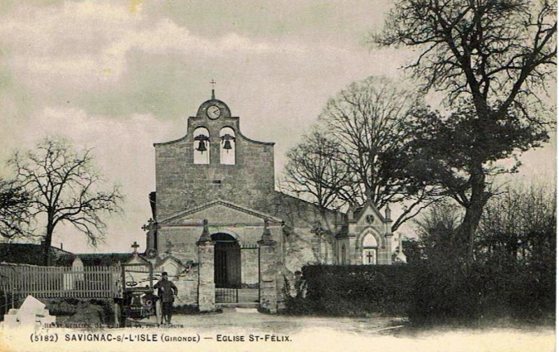 Carte postale ancienne Savignac-de-l'Isle - église 2