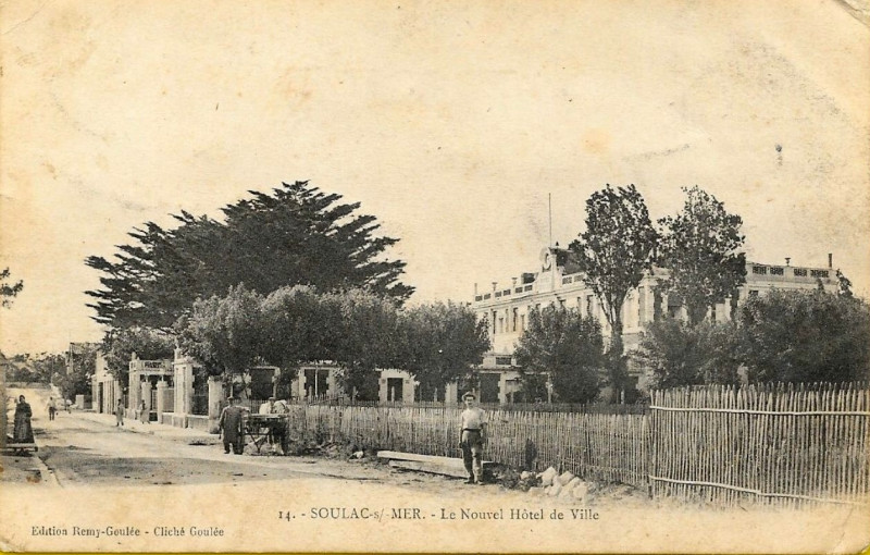 Carte postale ancienne Soulac-sur-Mer - Mairie 3