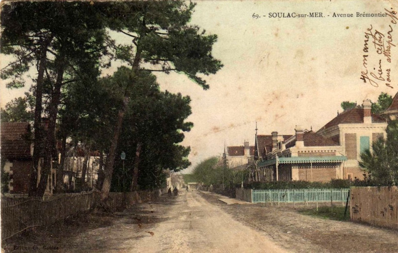 Carte postale ancienne Soulac-sur-Mer - rue Brémontier 2