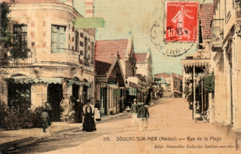 Carte postale ancienne Soulac-sur-Mer - rue de la Plage 2