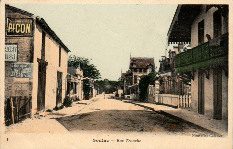 Carte postale ancienne Soulac-sur-Mer - rueTronche 3
