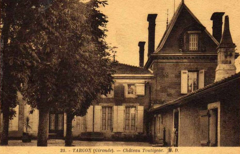 Carte postale ancienne Targon - château Toutigeac 3