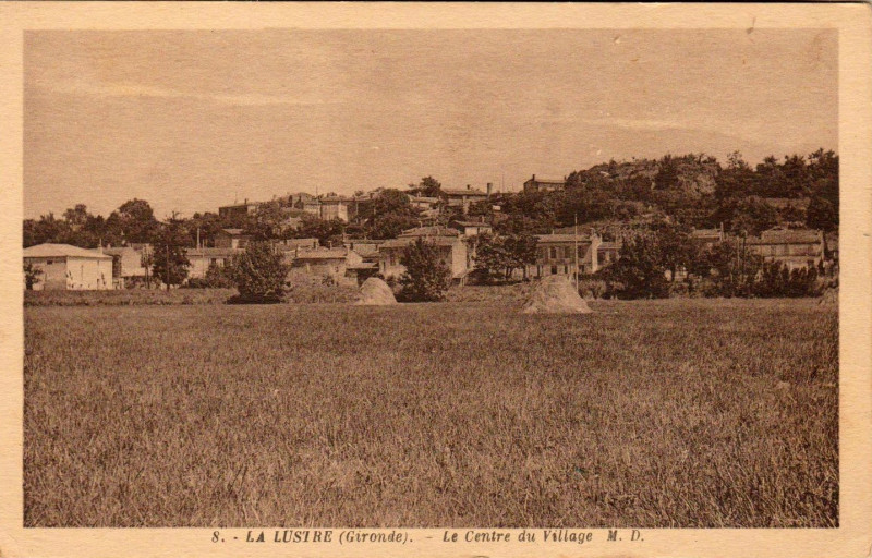 Carte postale ancienne Tauriac - bourg 6