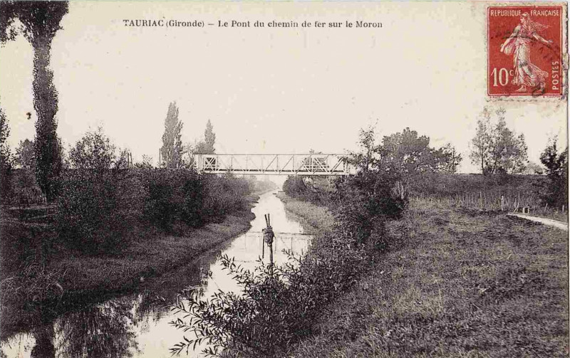 Carte postale ancienne Tauriac - pont de chemin de fer