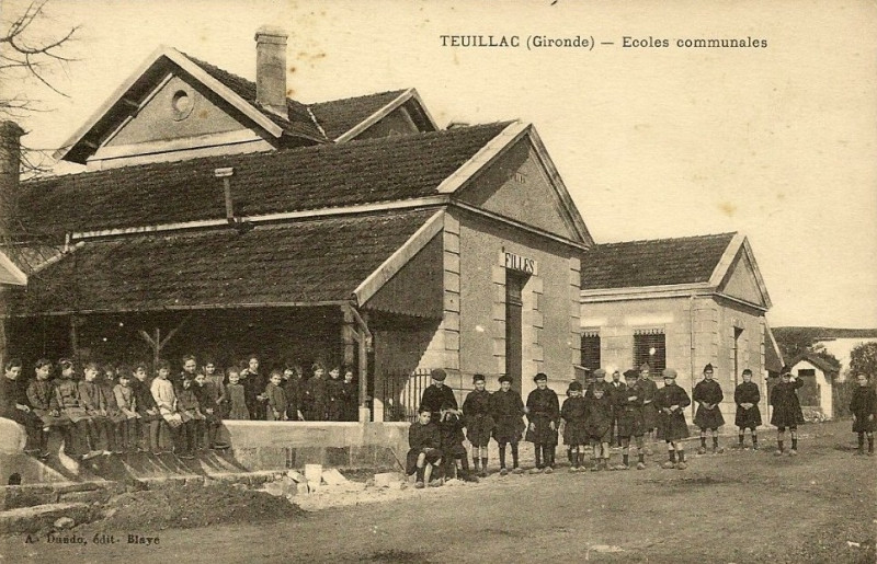 Carte postale ancienne Teuillac - écoles communales 1