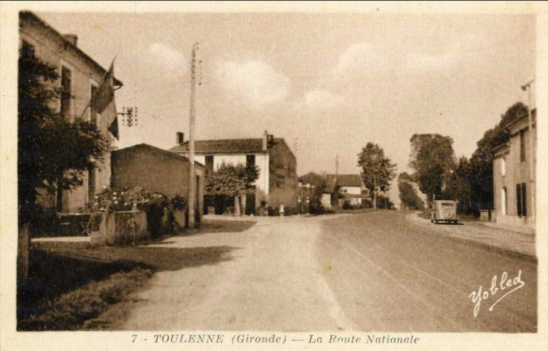 Carte postale ancienne Toulenne - route nationale