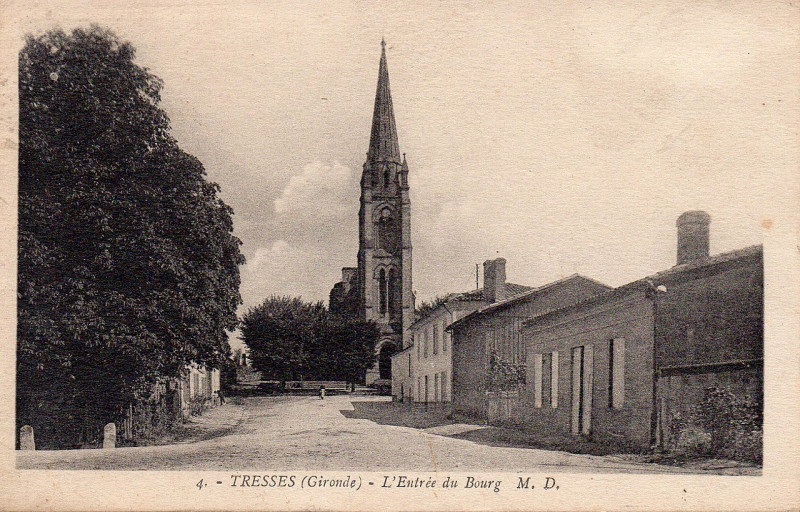 Carte postale ancienne Tresses - bourg 2