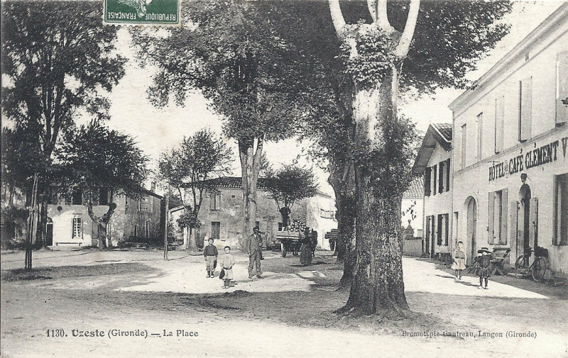 Carte postale ancienne Uzeste - La Place 1
