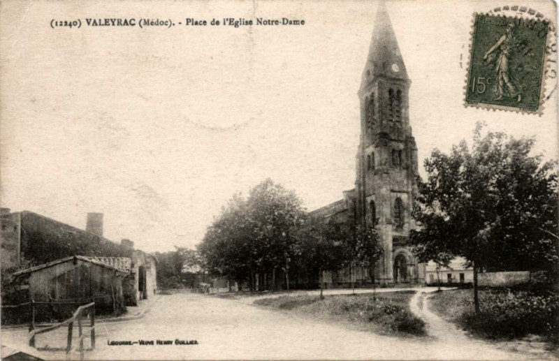 Carte postale ancienne Valeyrac - place de l'église