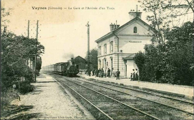 Carte postale ancienne Vayres la gare 3