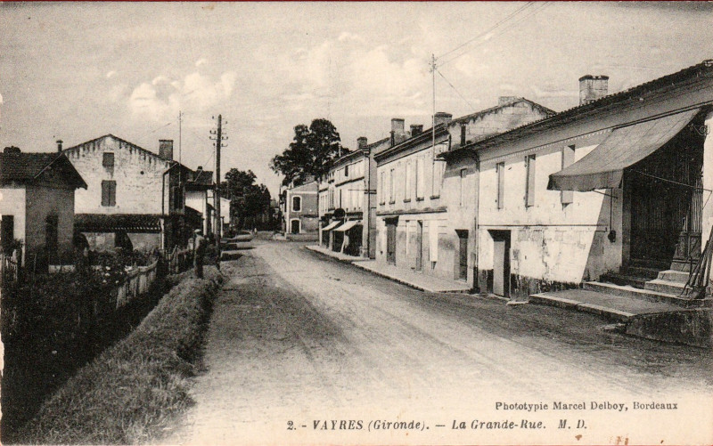 Carte postale ancienne Vayres rue principale 2