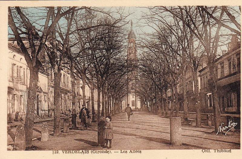 Carte postale ancienne Verdelais - Les allées 7