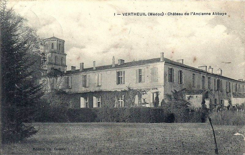 Carte postale ancienne Vertheuil - Abbaye 1