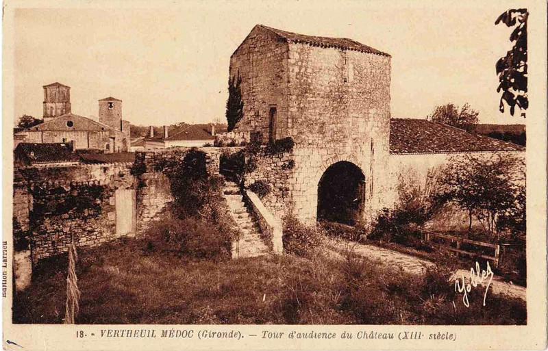 Carte postale ancienne Vertheuil - château 1