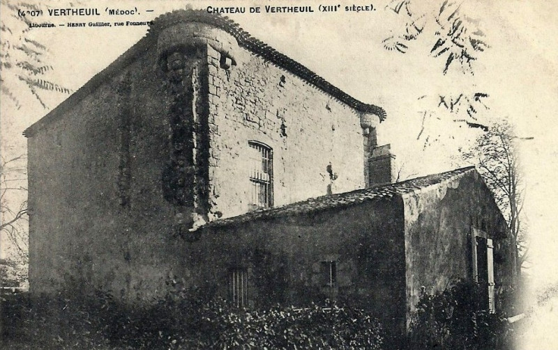 Carte postale ancienne Vertheuil - château de Vertheuil b