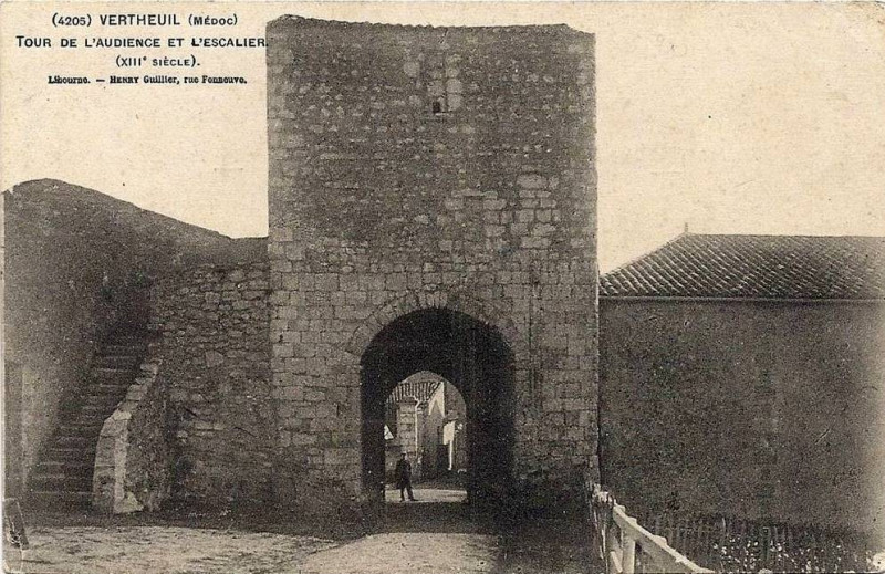 Carte postale ancienne Vertheuil - château de Vertheuil c