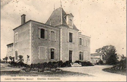 Carte postale ancienne Vertheuil - château Dubourdieu