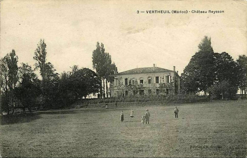 Carte postale ancienne Vertheuil - château Reysson