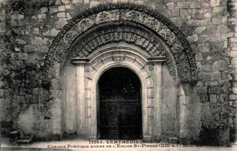Carte postale ancienne Vertheuil - église - portail sud