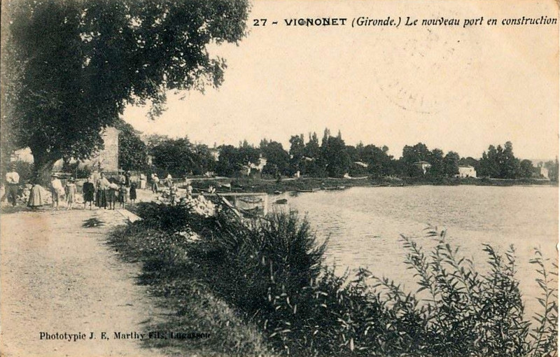 Carte postale ancienne Vignonet - le port en construction